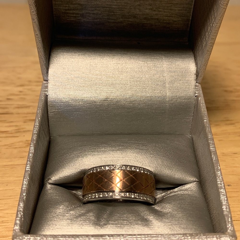 Men's 1/4 CT. T.W. Diamond Diagonal Grid Pattern Wedding Band